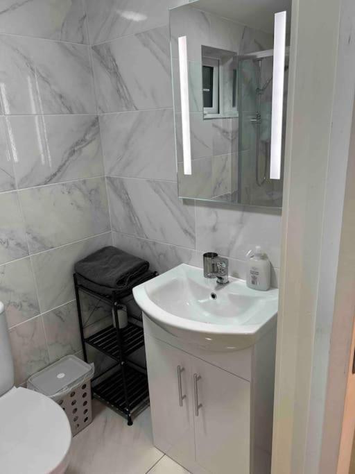 Atlantic Sea View Apartment ทราลี ภายนอก รูปภาพ
