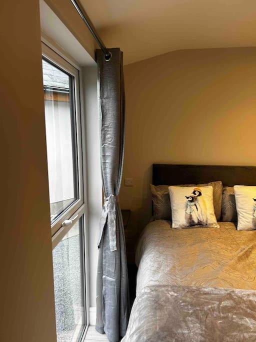 Atlantic Sea View Apartment ทราลี ภายนอก รูปภาพ