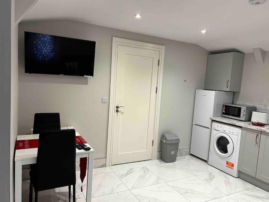 Atlantic Sea View Apartment ทราลี ภายนอก รูปภาพ